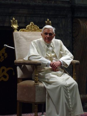 800px-Pope_Benedict_XVI_2006-01-20
